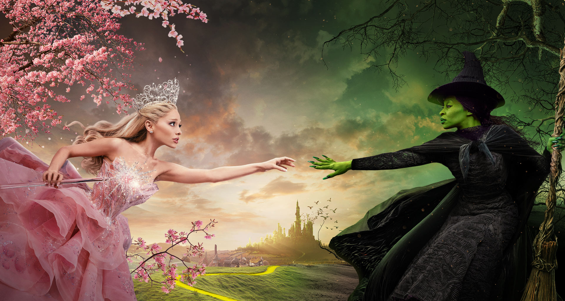 Imagem de divulgação do filme Wicked com Ariana Grande caracterizada de Glinda e Cynthia Erivo caracterizada de Elphaba.